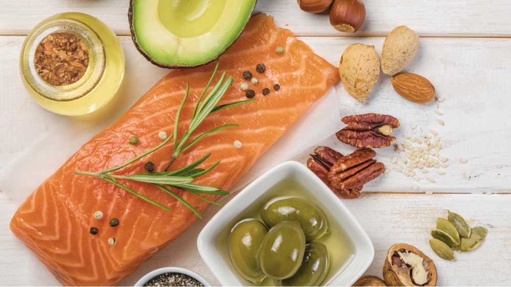 Lebensmittel auf hellem Hintergrund